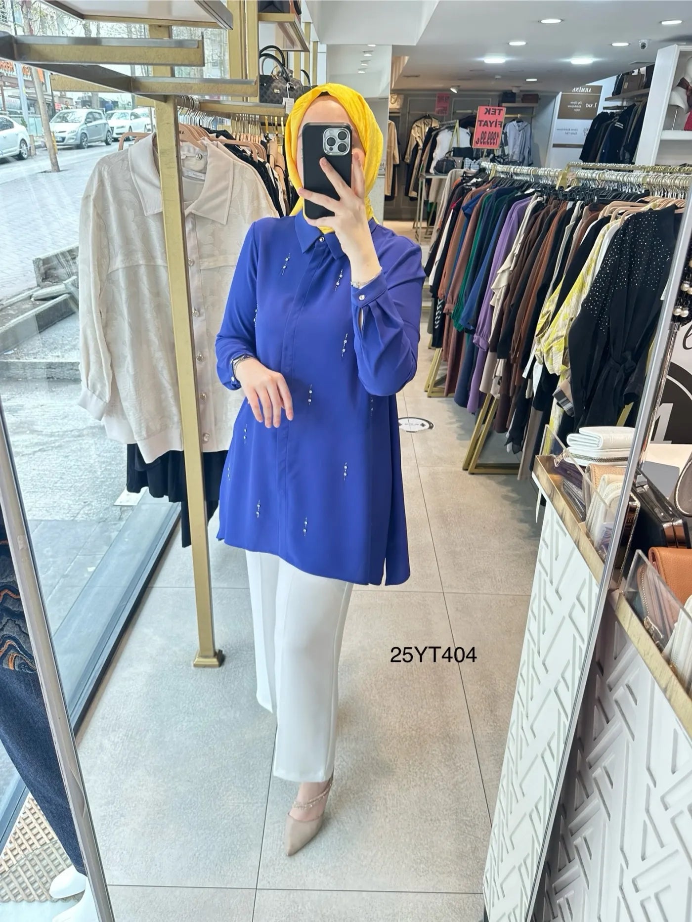 Une elegante chemise bleu